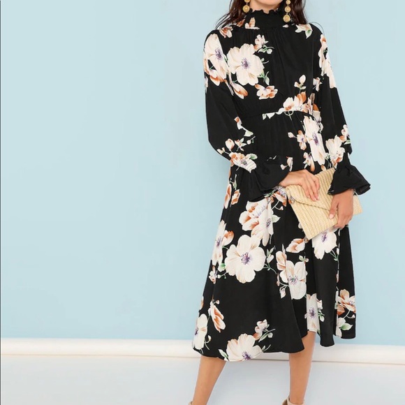 Dresses & Skirts - Floral Midi Dress